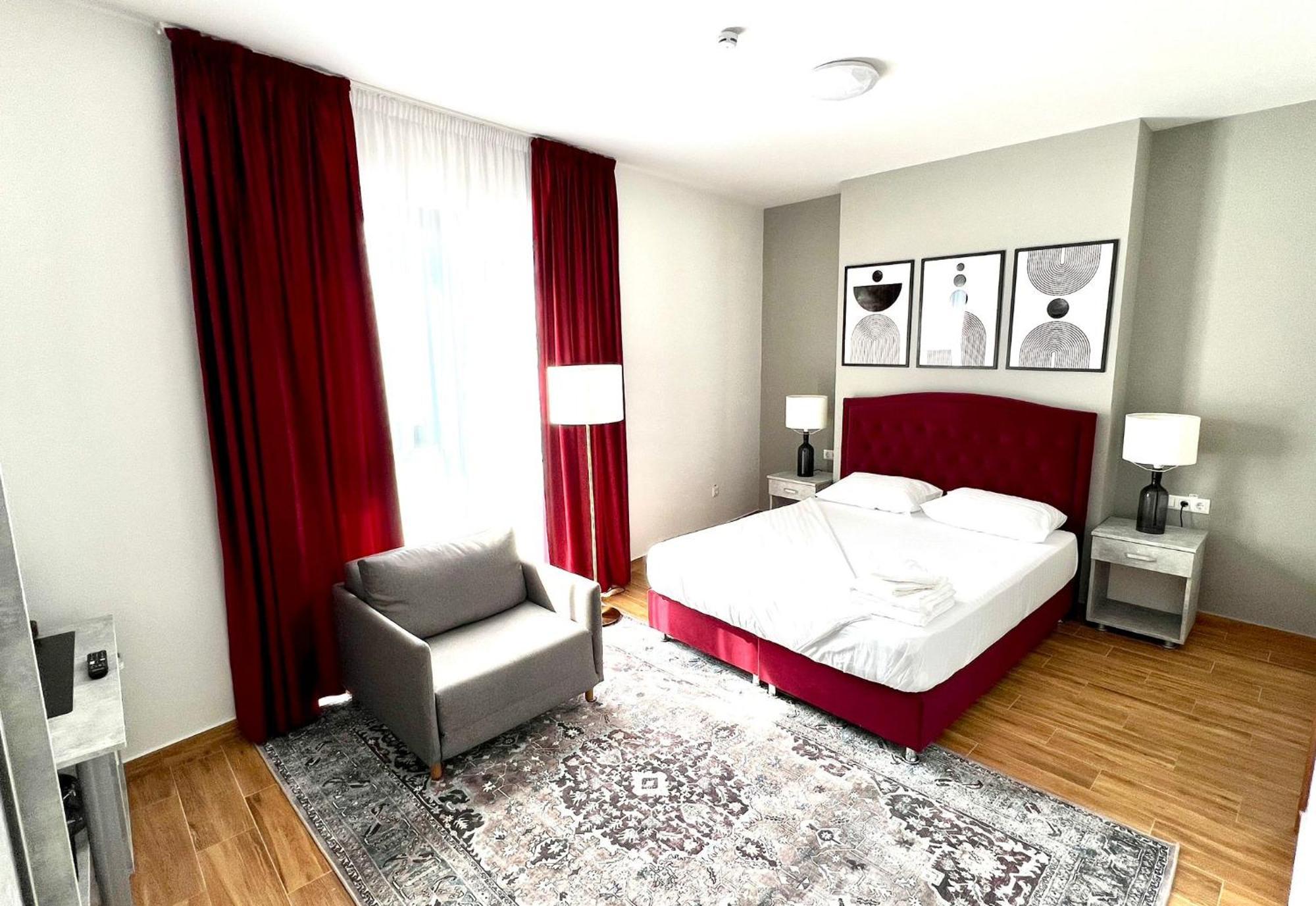 Hotel Fantazia Oradea - Self Check In & Out Ngoại thất bức ảnh