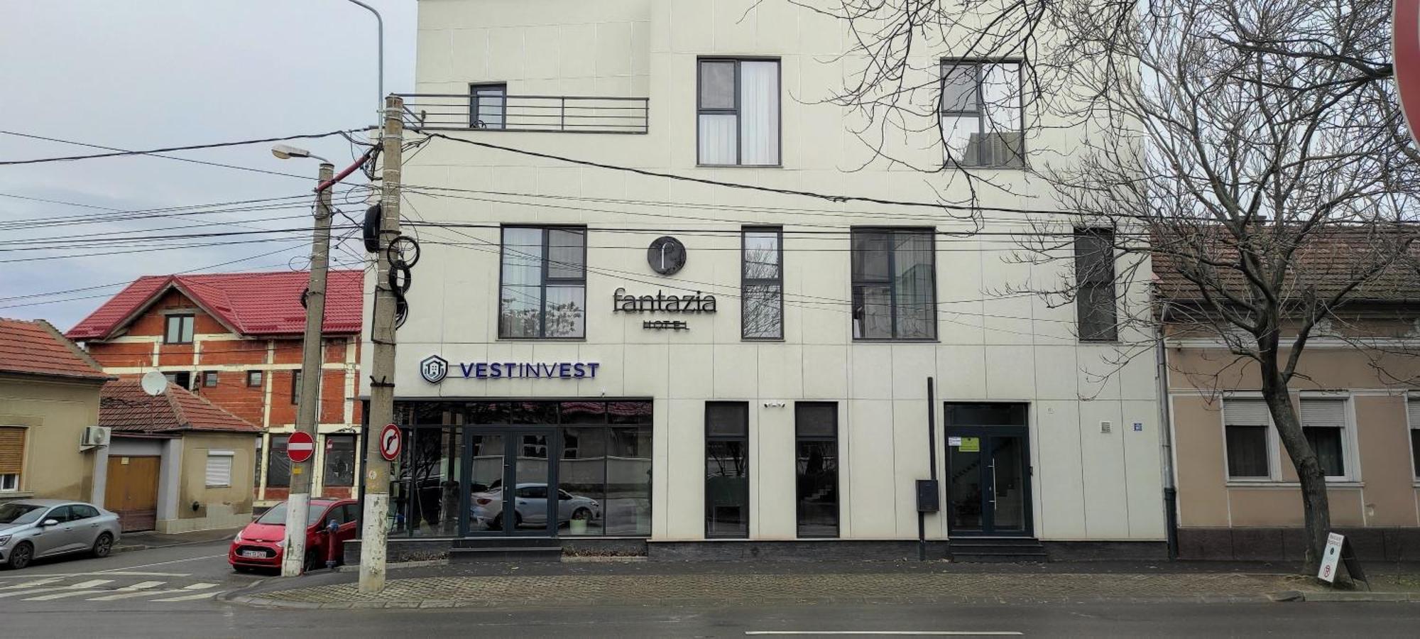Hotel Fantazia Oradea - Self Check In & Out Ngoại thất bức ảnh